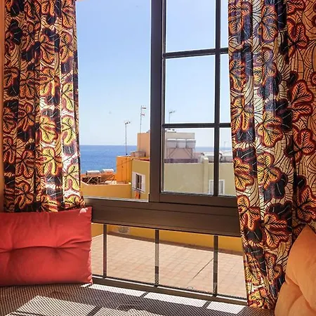 Grosse Dachwohnung Mit Blick Auf Apartment